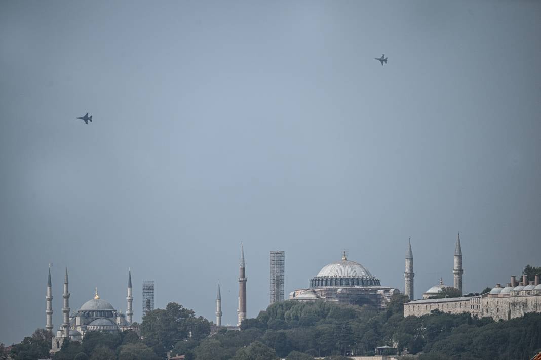 SOLOTÜRK İstanbul semalarında. Kule: “Muhteşemsiniz. Sizleri seviyoruz” 3